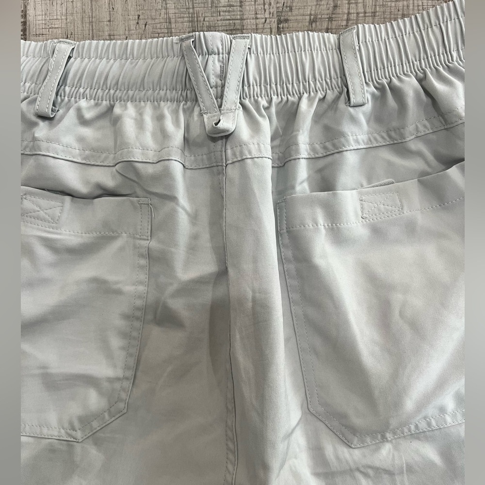 Baleaf Laureate Pocketed 7” Grey Shorts Size Medium - Picture 7 of 12